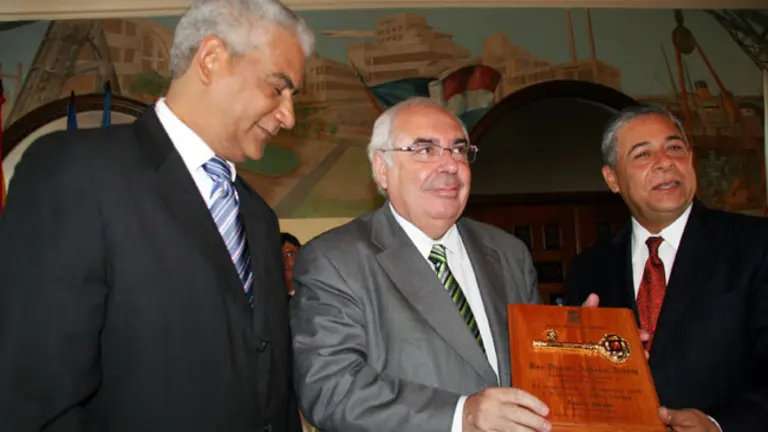  El presidente Areces recibi&oacute; las llaves de la ciudad de Santo Domingo, de manos de su alcalde, Roberto Salcedo.