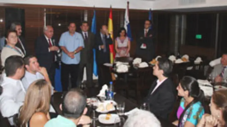 &Aacute;lvarez Areces, en la inauguraci&oacute;n del Centro Asturiano de Panam&aacute;. 