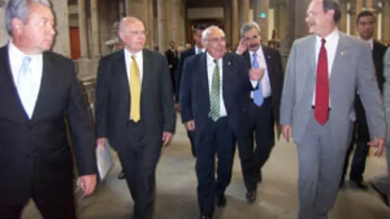  El presidente asturiano, a su llegada a la Universidad.