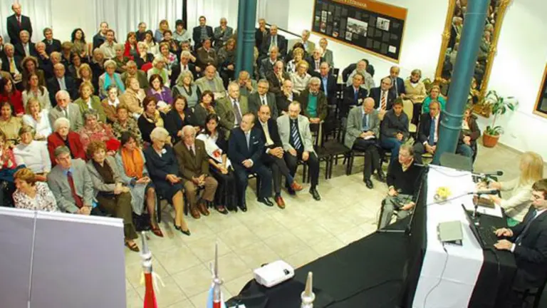  Un momento de la presentación del acto. 