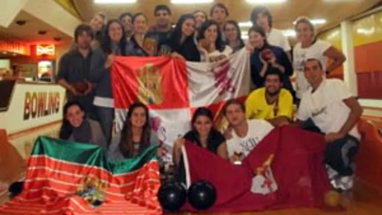   Participantes en el torneo de bowling.