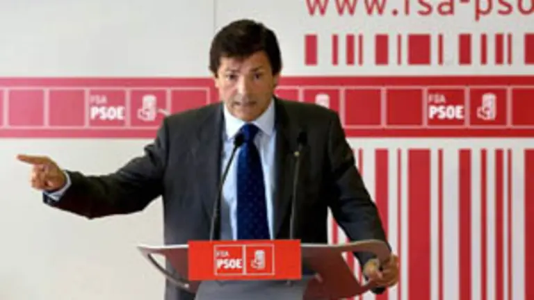  El l&iacute;der de la Federaci&oacute;n Socialista Asturiana, Javier Fern&aacute;ndez, contrario al recorte del voto emigrante.  