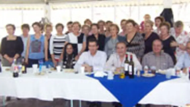  N&uacute;&ntilde;ez Feij&oacute;o (c) junto a Luis Pi&ntilde;eiro &ndash;a su izda&ndash; y Miras Portugal &ndash;1&ordm; dcha.&ndash; durante la romer&iacute;a de 2008 .