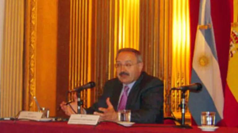  Ram&oacute;n Villares en un momento de la conferencia. 