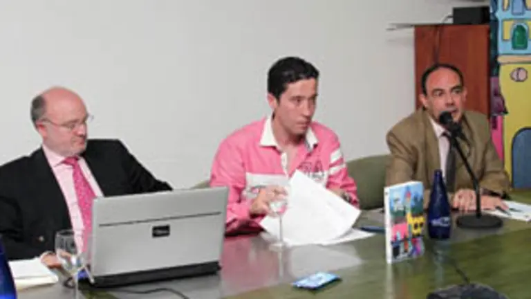  César Lumbreras, el periodista salmantino Jorge Moreta y el director de la Casa de Soria de Madrid.