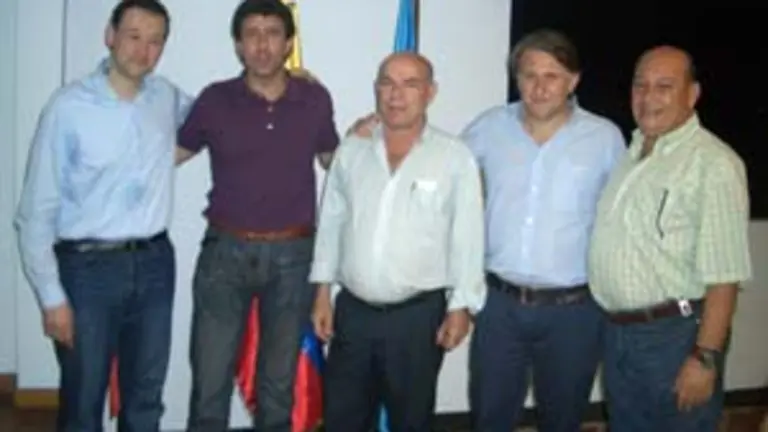  Guillermo Mart&iacute;nez Su&aacute;rez, Jes&uacute;s Guti&eacute;rrez Garc&iacute;a, Luis Mart&iacute;nez Niembro, Jos&eacute; Balmor&iacute; Poo, y Miguel &Aacute;ngel Bobes Garc&iacute;a, vicesecretario de Formaci&oacute;n Pol&iacute;tica del PSOE en Venezuela.