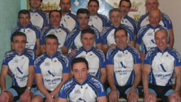  Los ciclistas que realizar&aacute;n la peregrinaci&oacute;n en bicicleta.