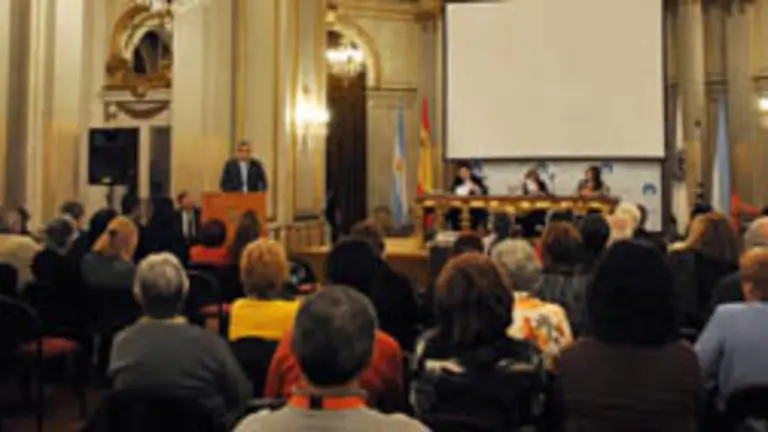  L&oacute;pez Dobarro abri&oacute; las intervenciones en el Sal&oacute;n Dorado de la Legislatura de la Ciudad de Buenos Aires.