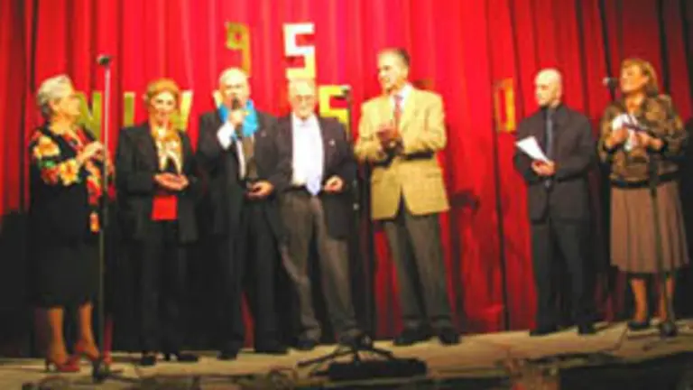  Un momento de la entrega de las distinciones a los socios con 25 a&ntilde;os. 