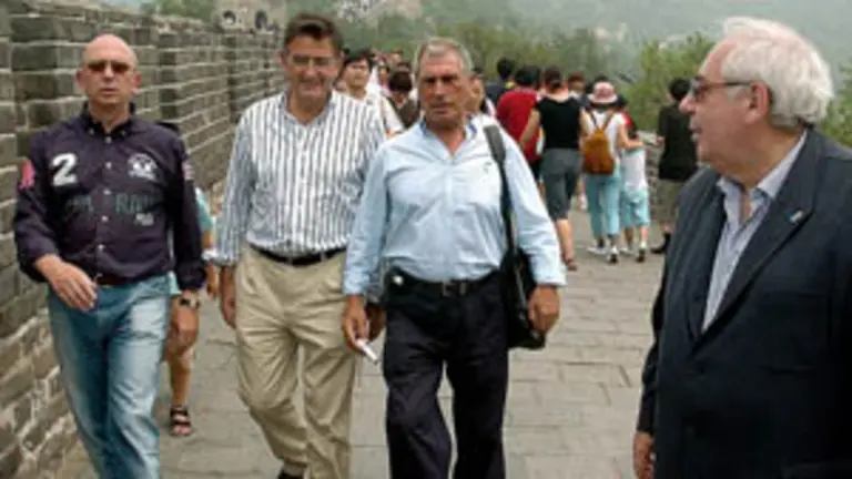  Ovidio S&aacute;nchez &ndash;a la izquierda&ndash;, durante un viaje institucional a China. A la derecha, Vicente &Aacute;lvarez Areces. 