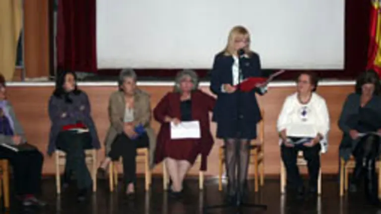  Una lectura, durante celebraci&oacute;n de la &lsquo;Selmana de les Lletres Asturianes&rsquo; en el Centro Asturiano de Montevideo.