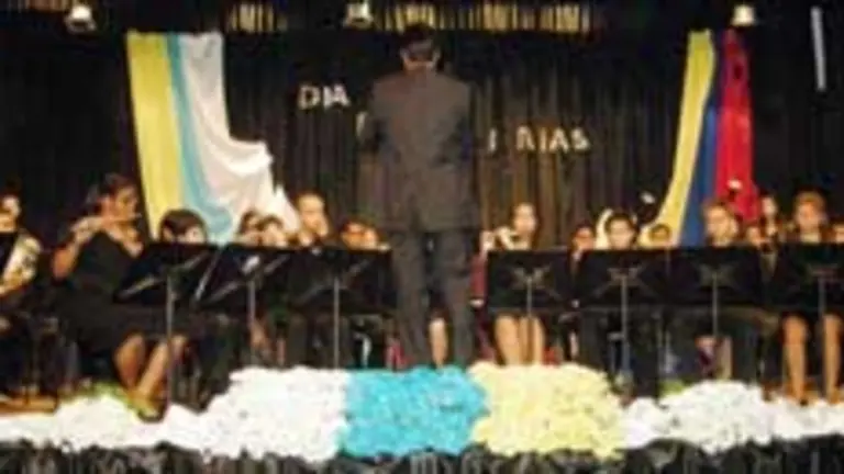  La Banda Sinfónica Infantil ‘Vientos de Venezuela’, durante su magistral ejecución, en la celebración con motivo del ‘Día de Canarias 2009’ en el HCV.