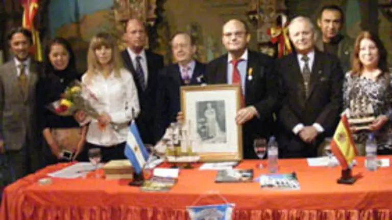  Foto de familia de los protagonistas de la velada en el foro ‘Ser palentino. Ser Español’ de Buenos Aires.