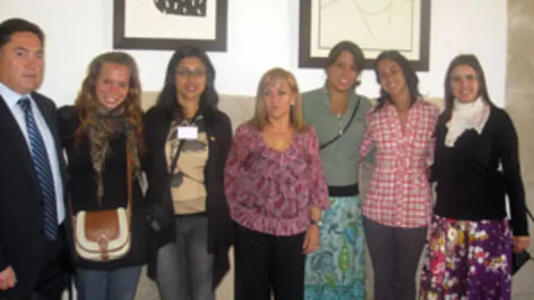  Isabel Carrasco, con los chicos de Santa Fe. 