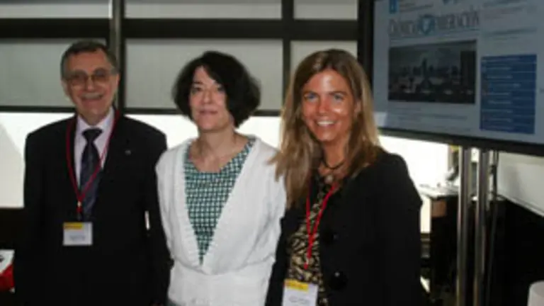 Victoria Cristóbal, junto Anna Terrón y Francisco Ruiz, presidente del CGCEE.