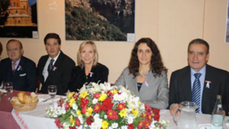  Autoridades asistentes al acto de aniversario.