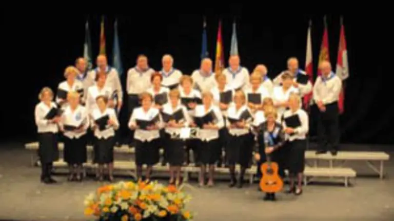  El coro del Centro Asturiano en La Coru&ntilde;a, en plena actuaci&oacute;n.