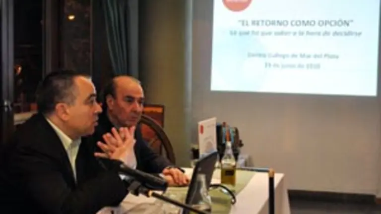  Un momento de la presentaci&oacute;n en el Centro Gallego de Mar del Plata.