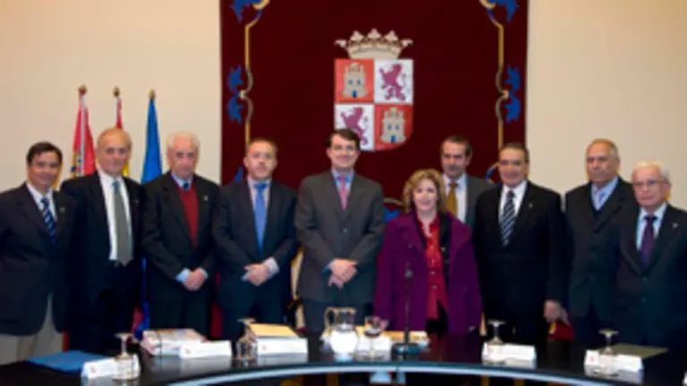  El consejero de Interior, Alfonso Fernández Mañueco, en una reunión del Consejo de la Emigración.