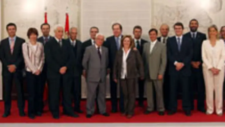  Los miembros del Consejo de la Emigración en una imagen de archivo junto al presidente Herrera.