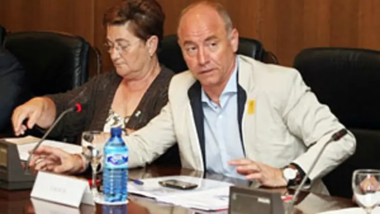  Santiago Camba, en un momento de su participaci&oacute;n en la Comisi&oacute;n Sectorial.