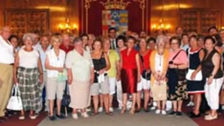  Maíllo, con los asociados de la Casa de Zamora en Cantabria.