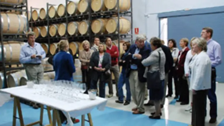  Las delegaciones visitando las bodegas de Castilla y León.
