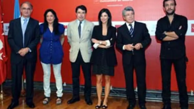 Maribel Verdú e Ignacio González -en el centro-, durante la presentación.