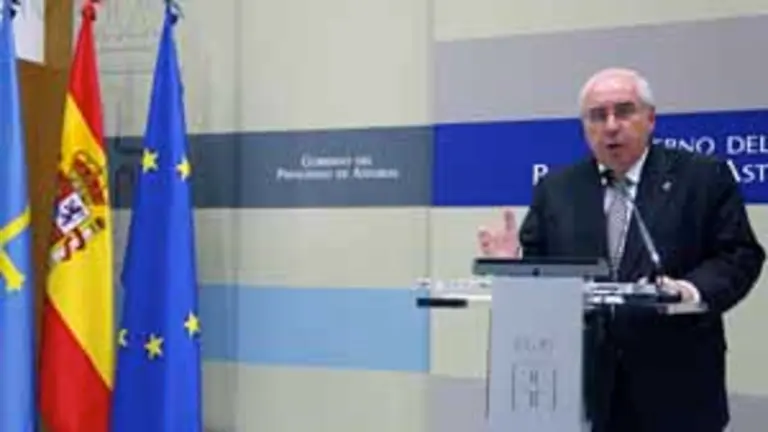  El presidente Areces, durante la rueda de prensa.