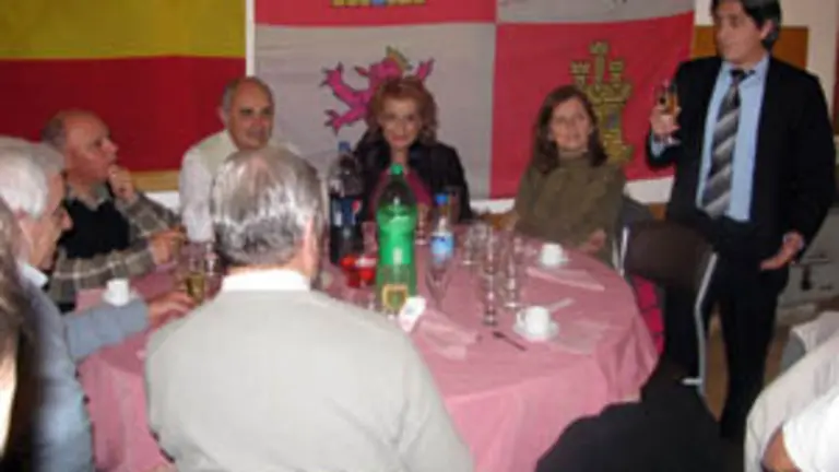 Una de las mesas compartida por directivos y periodistas. 