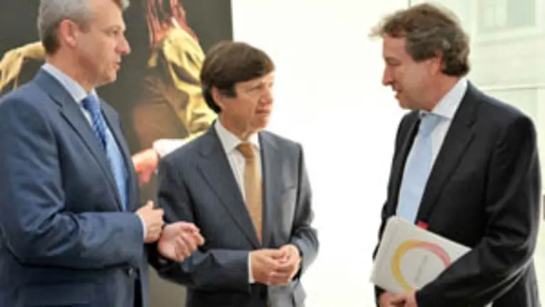 José Antonio de Santiago-Juárez –a la dcha.–, junto a Carlos Lage y Alfonso Rueda Valenzuela. 