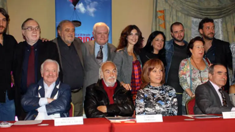 Actores, disertantes y organizadores, durante la presentación del certamen.