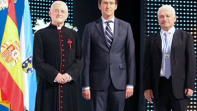 Feij&oacute;o, flanqueado por Jos&eacute; Mar&iacute;a D&iacute;az Fern&aacute;ndez y V&iacute;ctor Manuel V&aacute;zquez Portome&ntilde;e. 