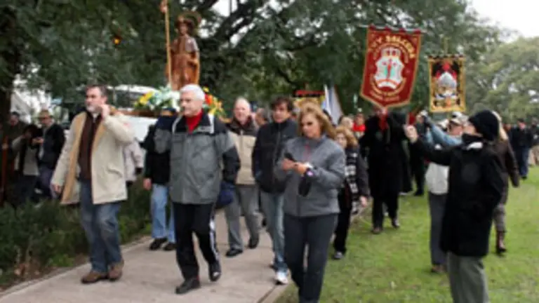 La imagen del Ap&oacute;stol encabez&oacute; la peregrinaci&oacute;n religiosa. 
