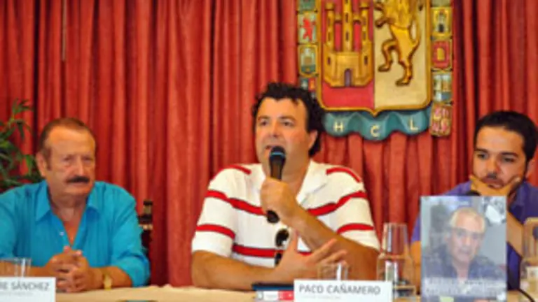 Silvestre Sánchez, Paco Cañamero y Víctor Soria, durante el acto de presentación del libro. 