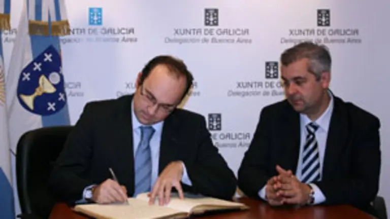 Julio Olmos y Alejandro L&oacute;pez Dobarro mantuvieron una reuni&oacute;n en las instalaciones de la Xunta en Argentina. 