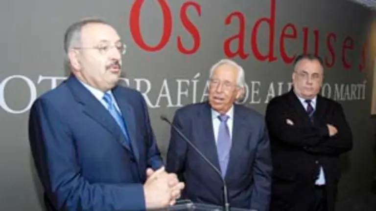  Ram&oacute;n Villares, durante la presentaci&oacute;n. 