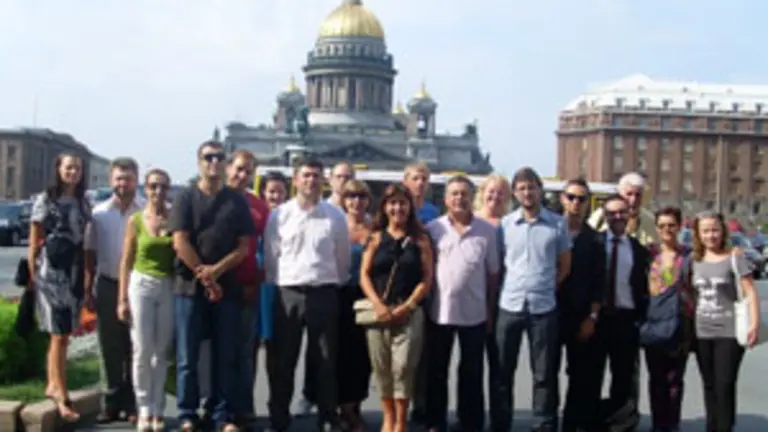  La conselleira de Traballo e Benestar, Beatriz Mato -en el centro- durante el encuentro celebrado en la ciudad rusa.