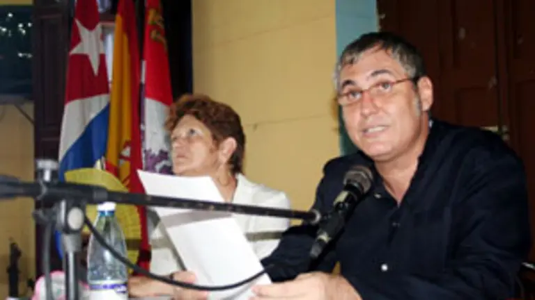  Un momento de la intervención del presidente de la colonia leonesa en Cuba, Raúl Parrado.
