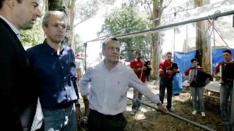  Alfonso Rueda y Agust&iacute;n Hern&aacute;ndez, durante la fiesta.
