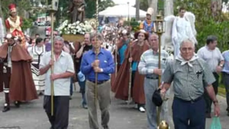  Un momento de la procesi&oacute;n del Ap&oacute;stol Santiago hasta la capilla hom&oacute;nima del patr&oacute;n de Espa&ntilde;a en Valle Fresco.