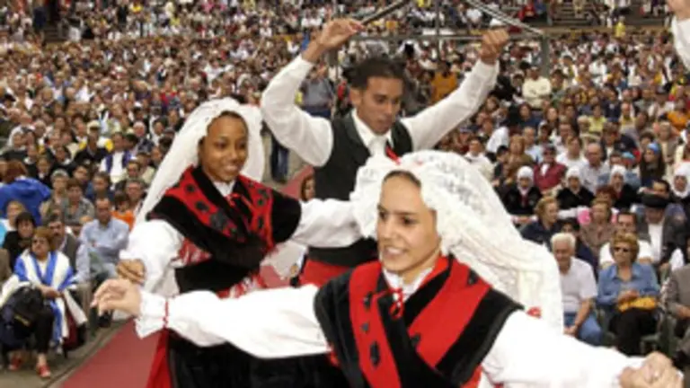  Una de las actuaciones del D&iacute;a da Galicia Exterior en 2004. 