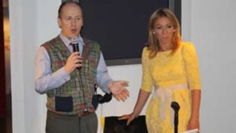  Ricardo Ram&oacute;n Jarne, director del Centro Cultural de Espa&ntilde;a, junto a la disertante Patricia Ferrol, en el CCEBA.