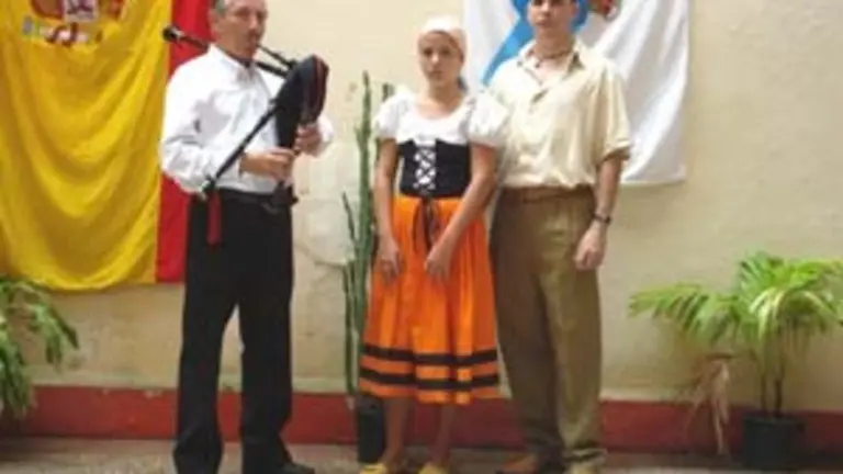  El gaitero Lu&iacute;s Snahces, junto a Ivis Castellanos y Roland P&eacute;rez Artigas.