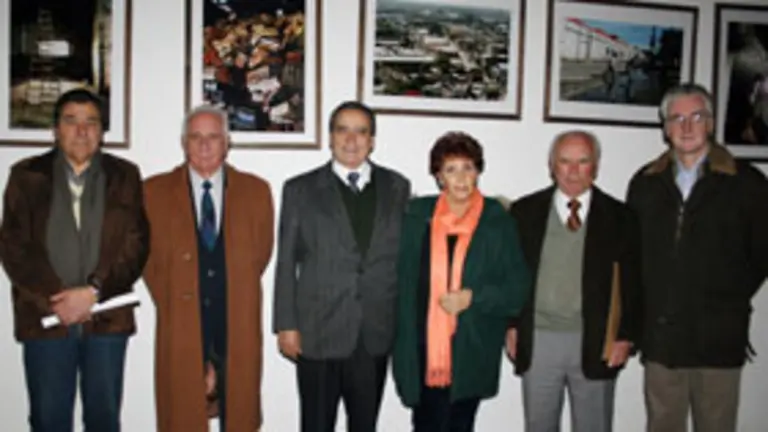  De izda. a Dcha. Evaristo Oro&ntilde;a, colaborador; Claudio Fern&aacute;ndez (Federaci&oacute;n de Sociedades Castellano-Leonesas); Pedro Bello, (Federaci&oacute;n de Sociedades Espa&ntilde;olas); Mar&iacute;a Teresa Michel&oacute;n, (CRE de Buenos Aires); Adonis Pamp&iacute;n, (Uni&oacute;n de Socied