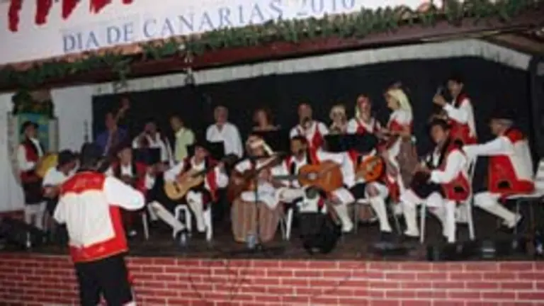  Presentación de la Agrupación Folklórica ‘Brisas Canarias’ del Club Social Archipiélago Canario de Venezuela.