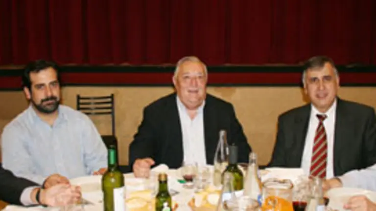  Jos&eacute; Luis Seoane -a la dcha.- acompa&ntilde;ado por el presidente de la agrupaci&oacute;n \'Celta\', Rogelio Ucha, y del PP de Espa&ntilde;a en Argentina, Fernando L&oacute;pez.