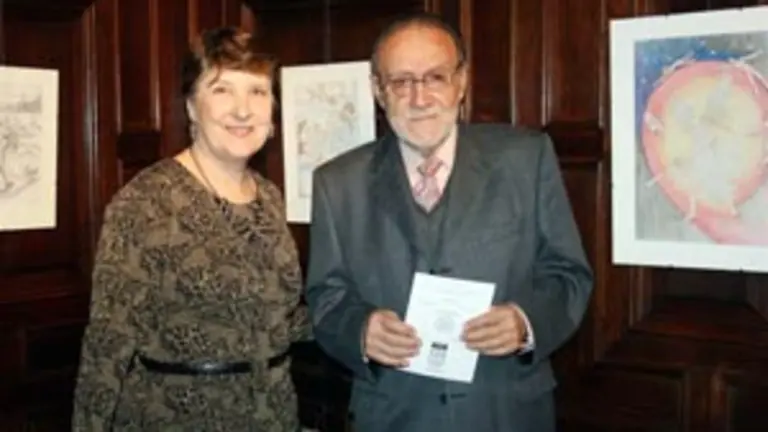  Graciela Mart&iacute;nez, junto al presidente de la Federaci&oacute;n de Sociedades Gallegas, Francisco Lores.