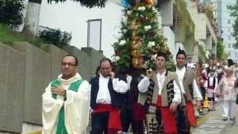  Procesi&oacute;n del &ldquo;Ramu&rdquo;, en  honro a San Justo y San Pastor, celebrada por los porruanos que hacen vida en el CAC.
