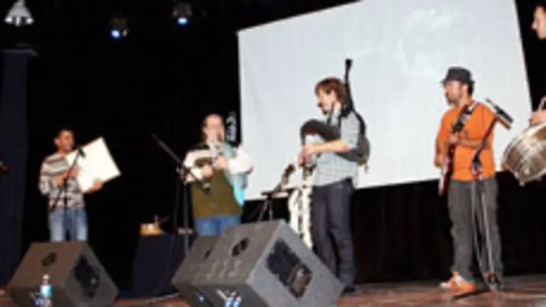  Xos&eacute; Manuel Budi&ntilde;o, durante su actuaci&oacute;n en el Centro Galicia de Buenos Aires.